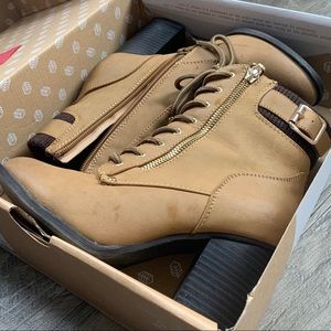 ✨ TAN ANKLE BOOTS ✨